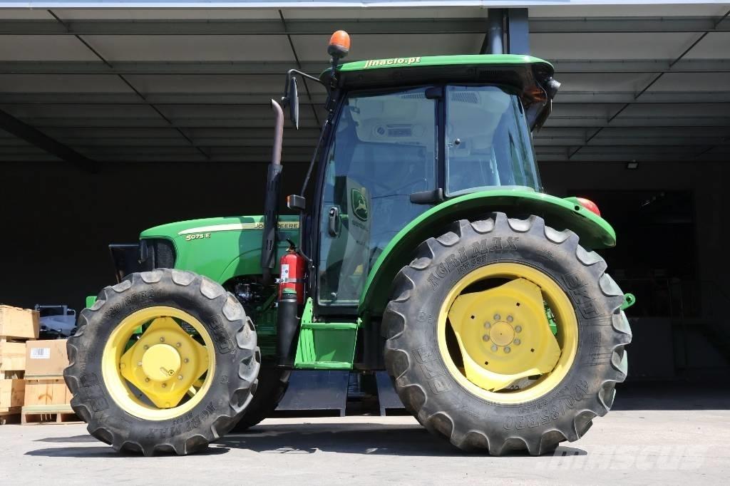 John Deere 5075 E الجرارات
