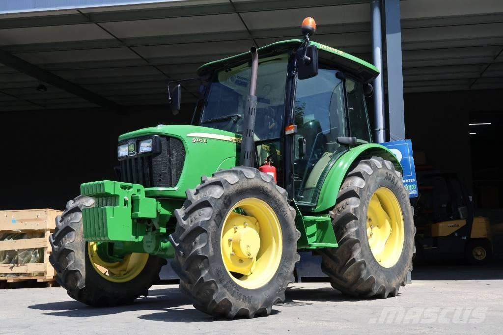 John Deere 5075 E الجرارات