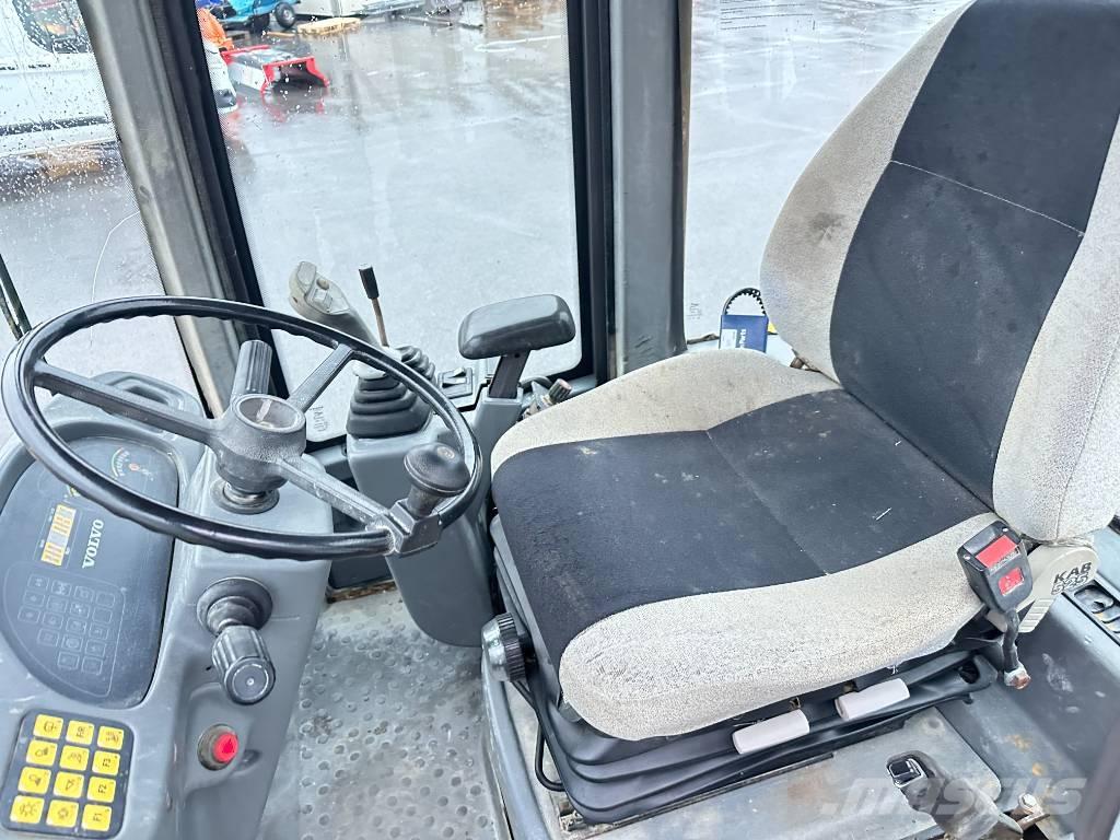 Volvo L30B لوادر بعجل