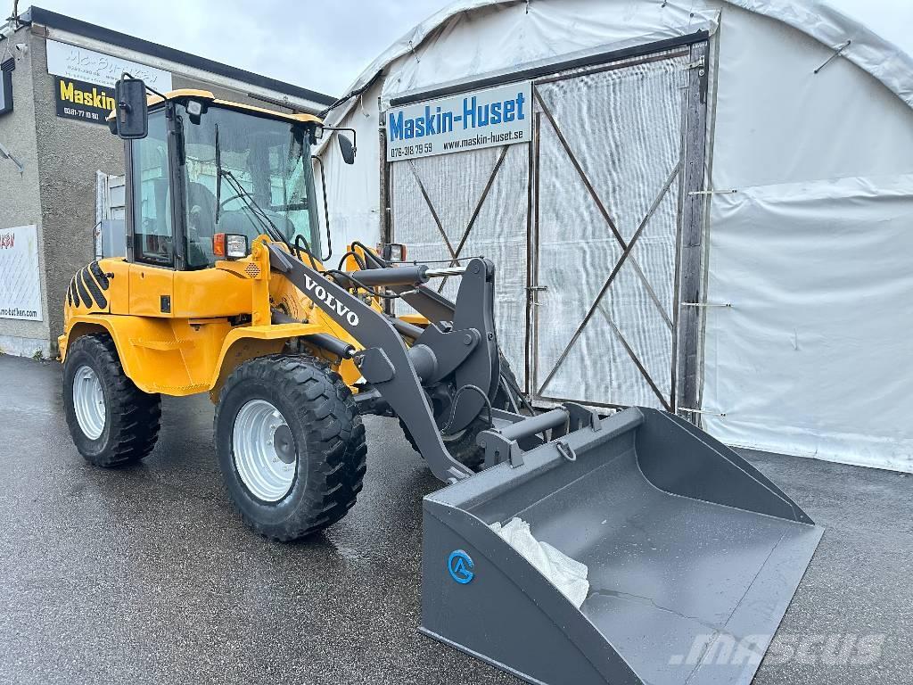 Volvo L30B لوادر بعجل