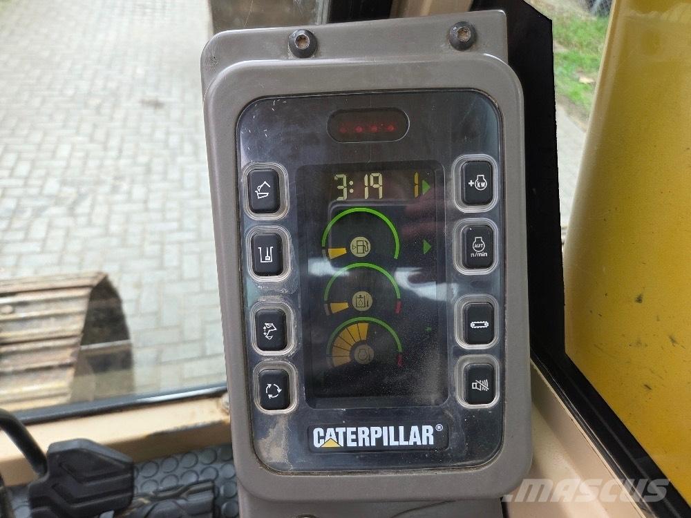 CAT 320BL حفارات زحافة