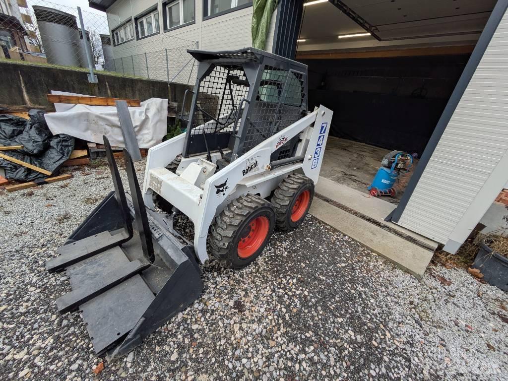 Bobcat 743 B لوادر انزلاقية التوجيه