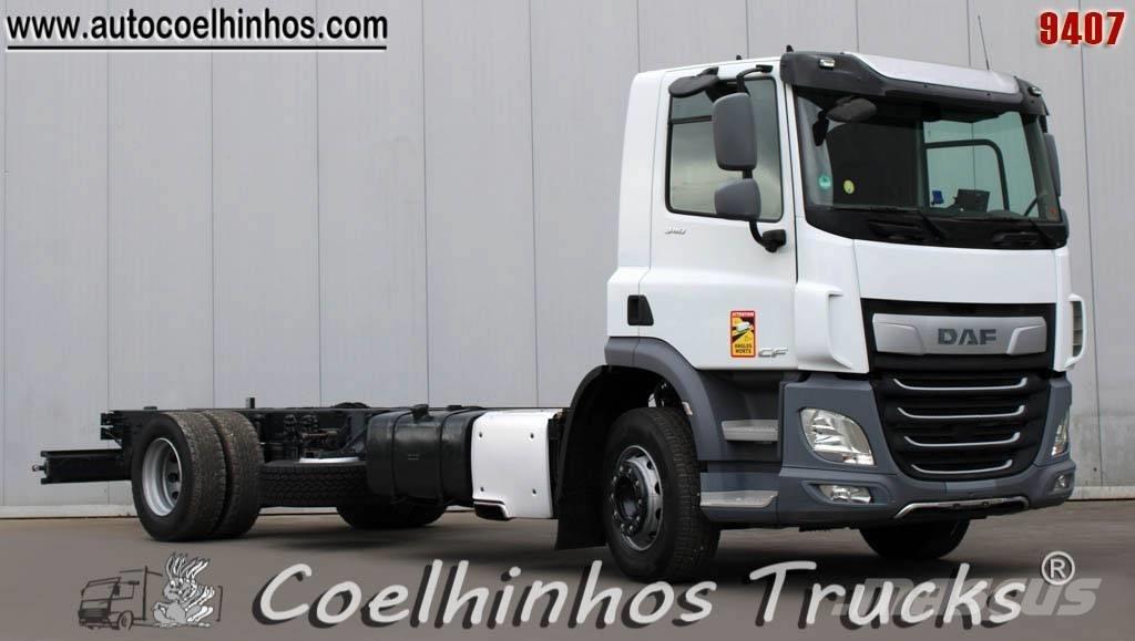 DAF CF 340 شاحنات بمقصورة وهيكل