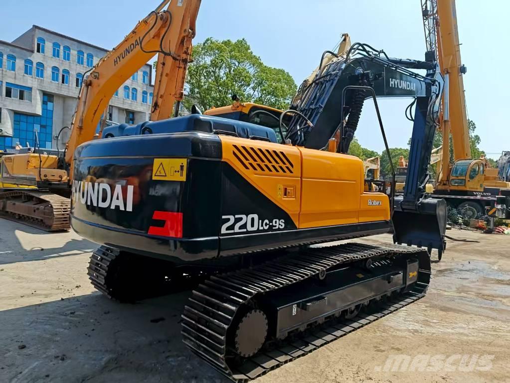 Hyundai r220lc-9s حفارات زحافة
