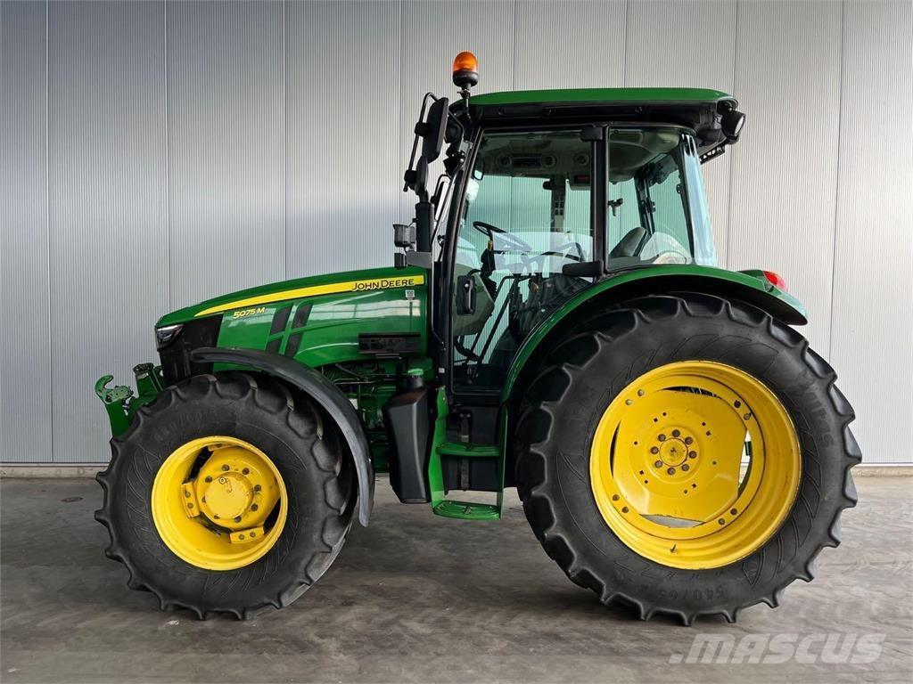 John Deere 5075 M الجرارات