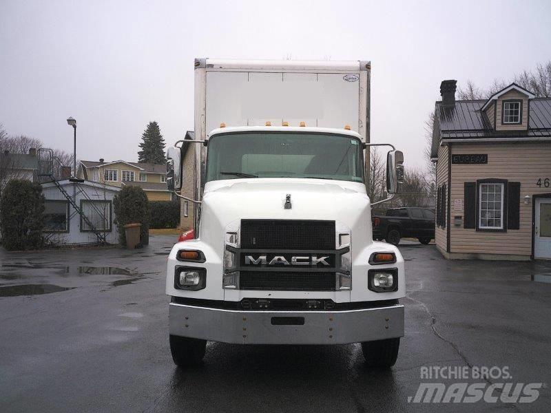 Mack MD 6 شاحنات أخرى