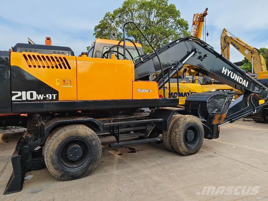 Hyundai R210W-9 حفارات بعجل
