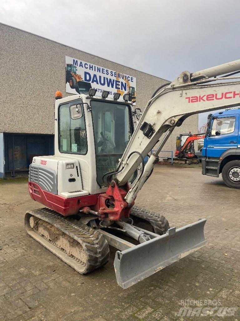 Takeuchi TB 235 حفارات صغيرة أقل من 7 طن (حفارات صغيرة)