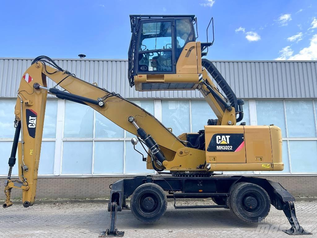 CAT MH 3022    2015    CE مناولات المخلفات / مناولات صناعية