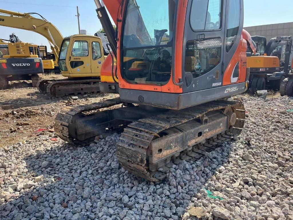 Doosan DX 80 حفارات وسط 7 طن - 12 طن