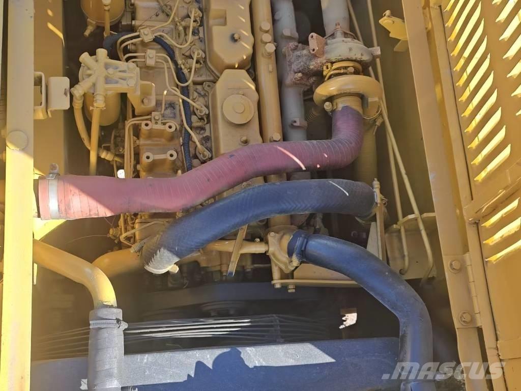 CAT 320 حفارات زحافة