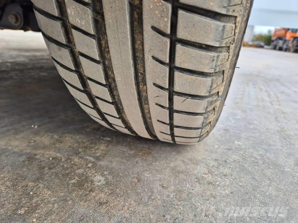 Ford Courier هيكل صندوقي