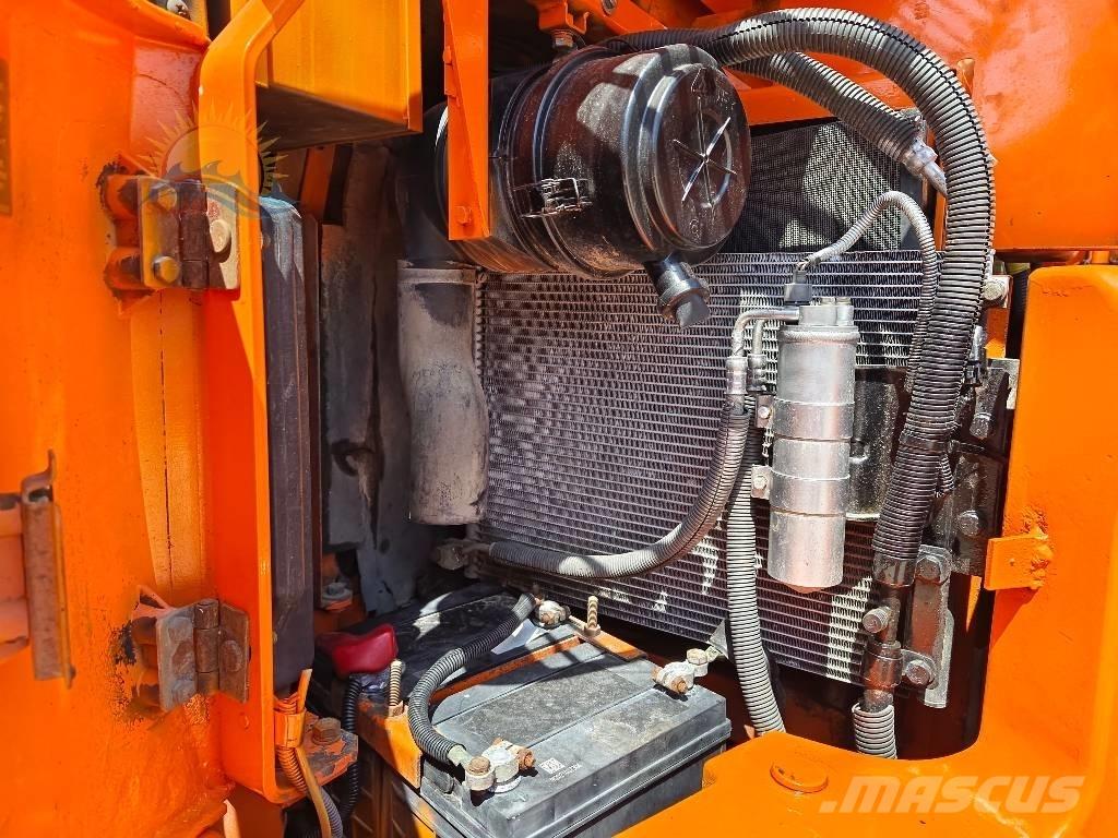 Hitachi ZX 75 حفارات وسط 7 طن - 12 طن