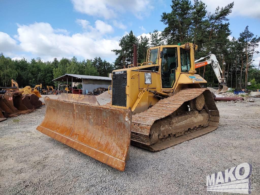 CAT D 6 N LGP بلدوزرات مجنزرة