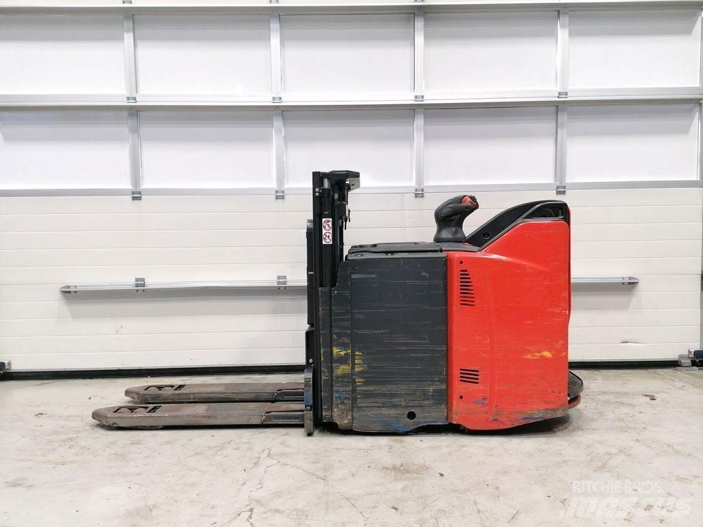 Linde D12 SP معدات التكديس الجوالة