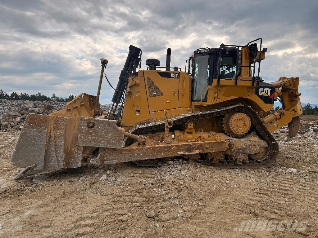 CAT D 8 T بلدوزرات مجنزرة