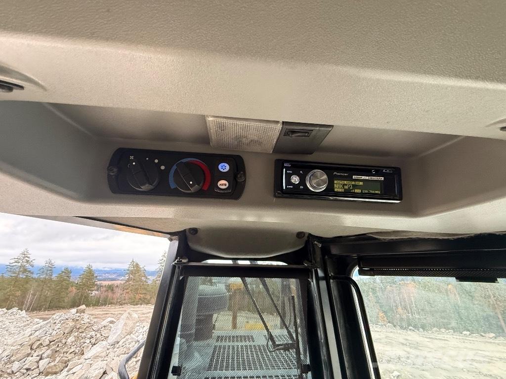 CAT D 8 T بلدوزرات مجنزرة