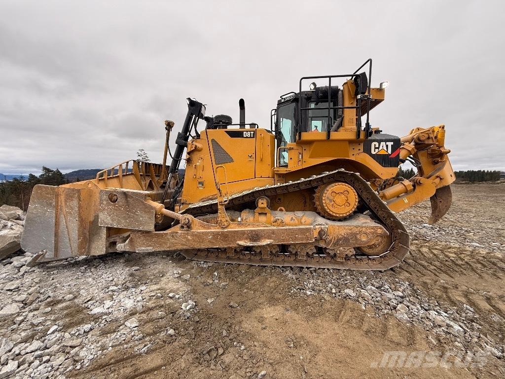 CAT D 8 T بلدوزرات مجنزرة