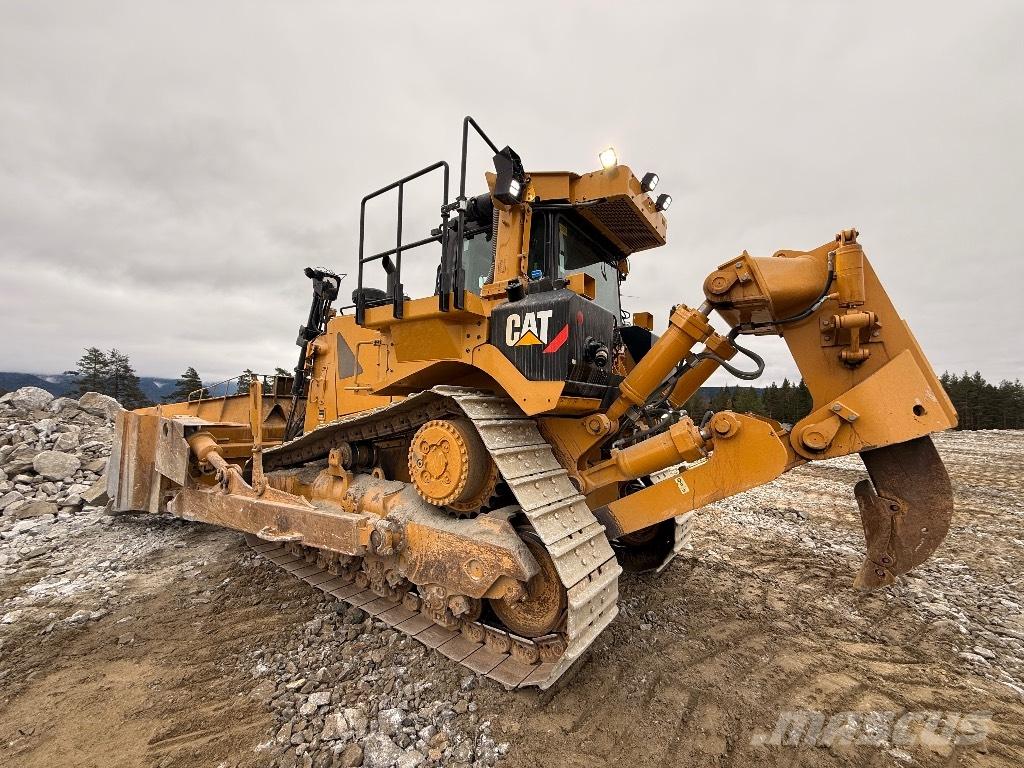 CAT D 8 T بلدوزرات مجنزرة