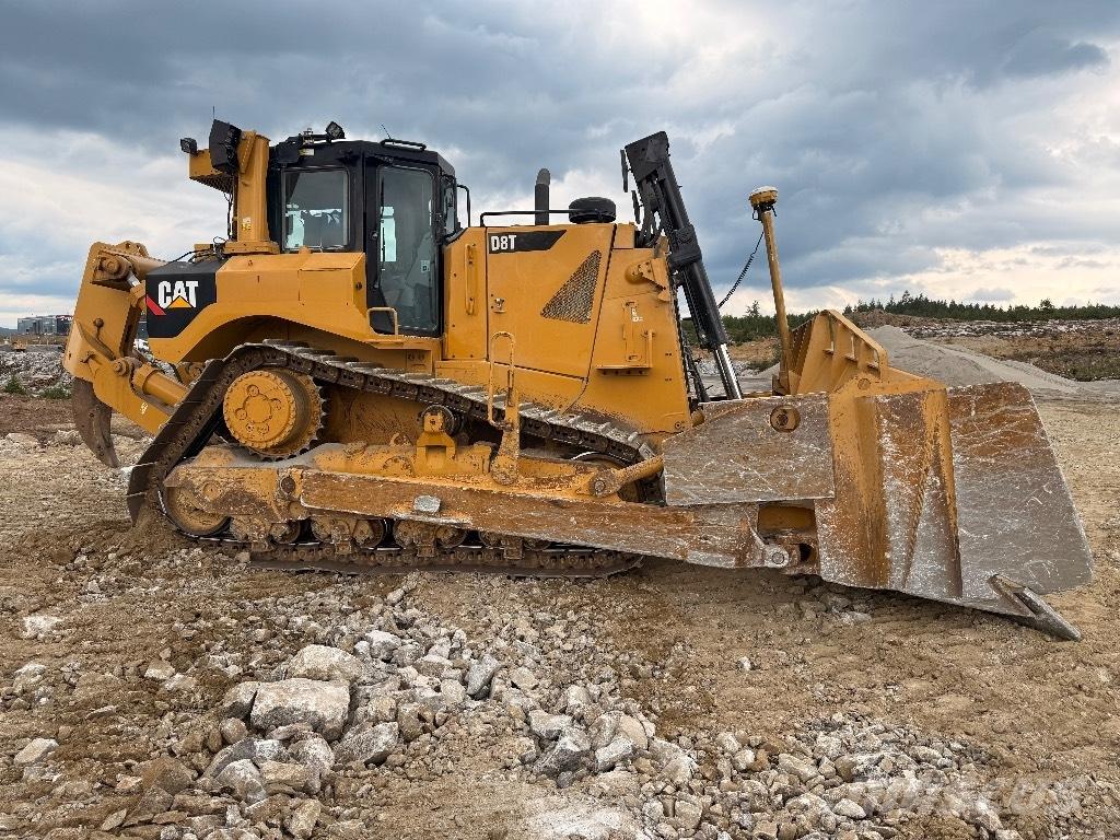 CAT D 8 T بلدوزرات مجنزرة