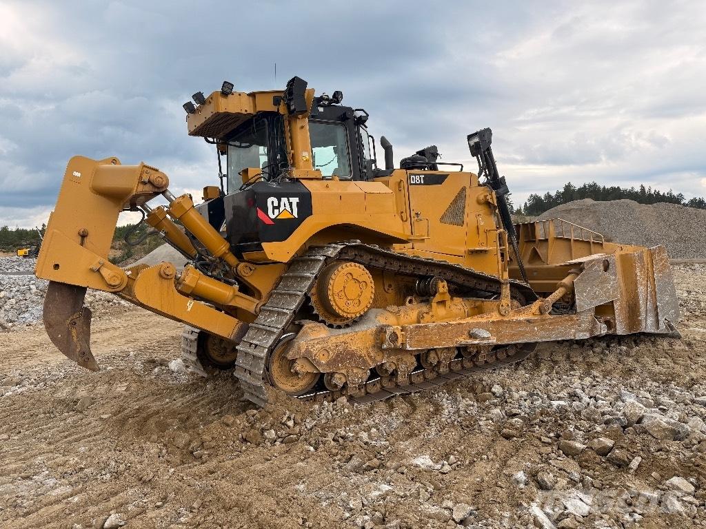 CAT D 8 T بلدوزرات مجنزرة