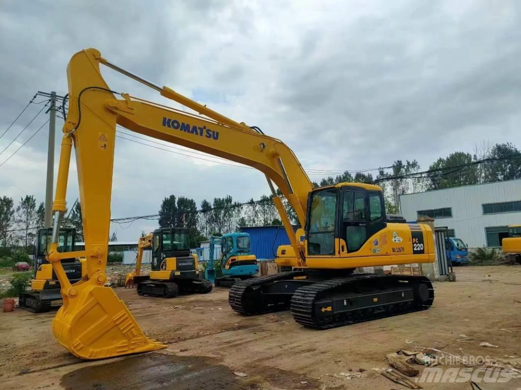 Komatsu PC 220 حفارات زحافة