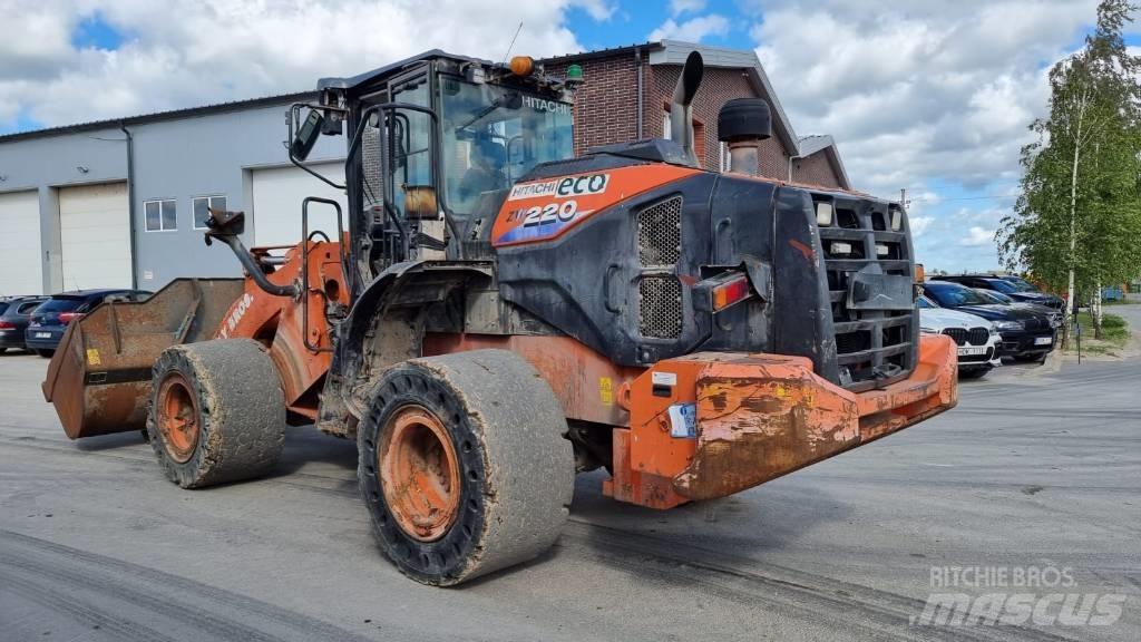Hitachi ZW 220-6 لوادر بعجل