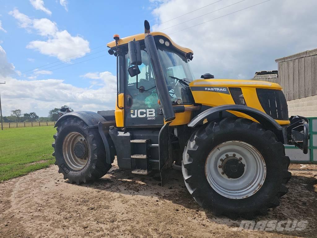 JCB Fastrac 3200 الجرارات