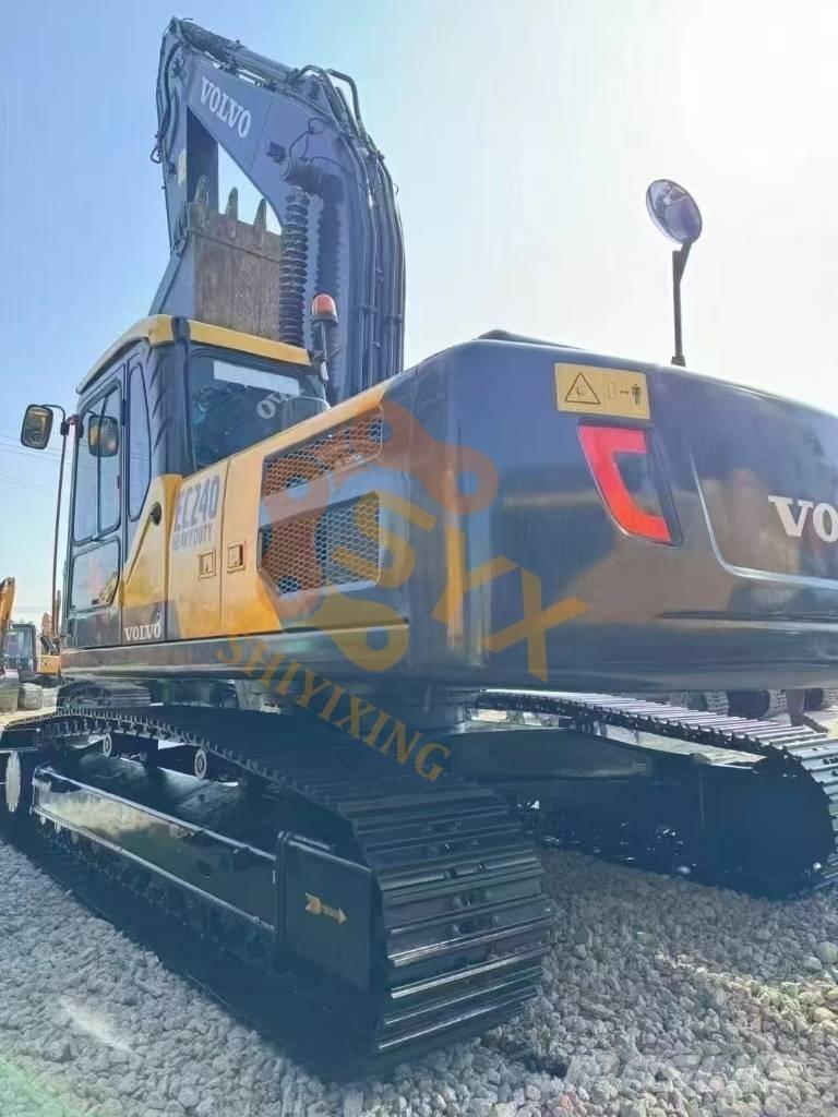 Volvo EC 240 D حفارات زحافة