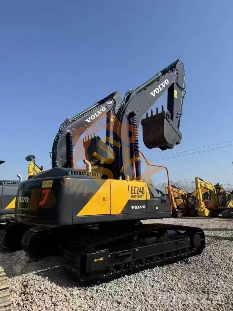 Volvo EC 240 D حفارات زحافة