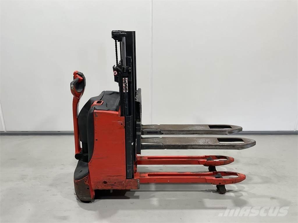 Linde D08 شاحنات مناولة ذاتية الدفع