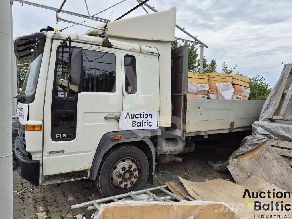 Volvo FL6 شاحنات مسطحة/مفصلية الجوانب