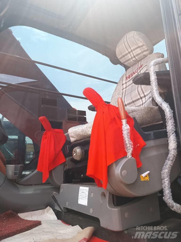 Hitachi ZX 240 حفارات زحافة