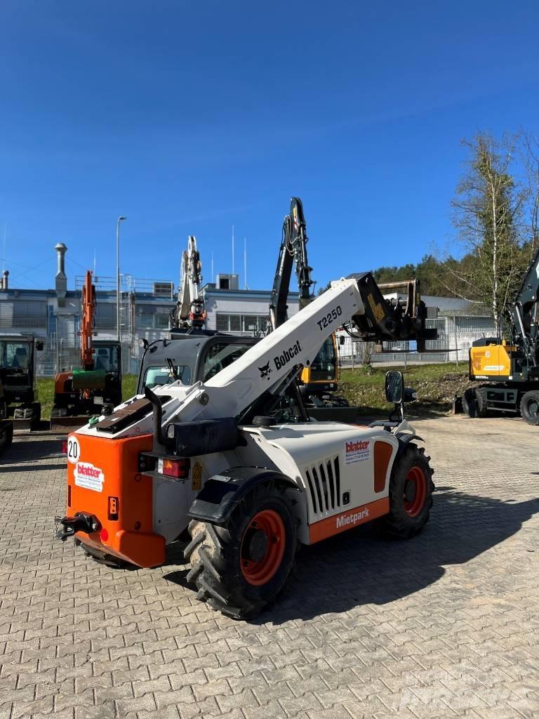 Bobcat T 2250 مناولات متداخلة