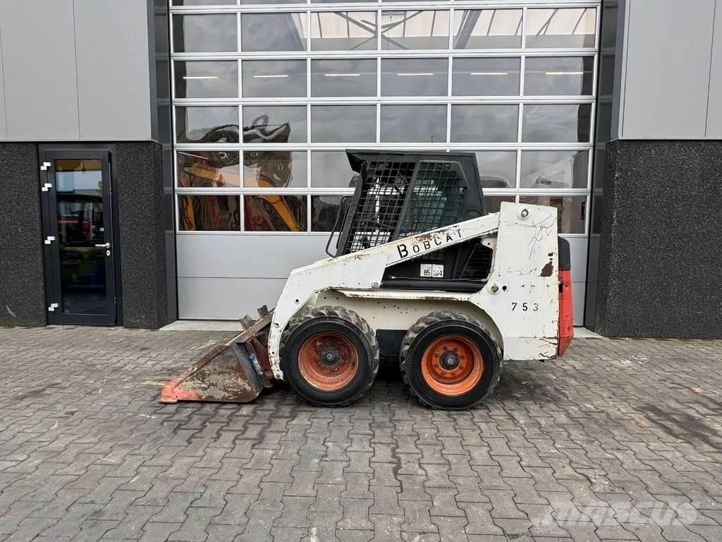 Bobcat 753 لوادر انزلاقية التوجيه