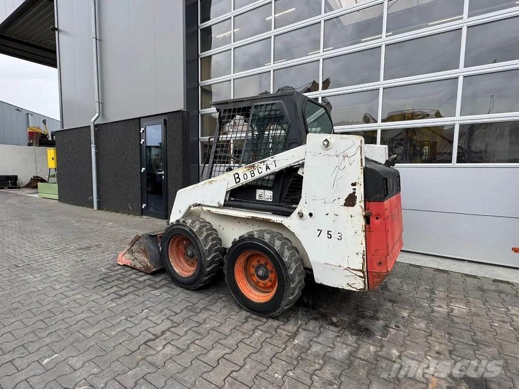 Bobcat 753 لوادر انزلاقية التوجيه