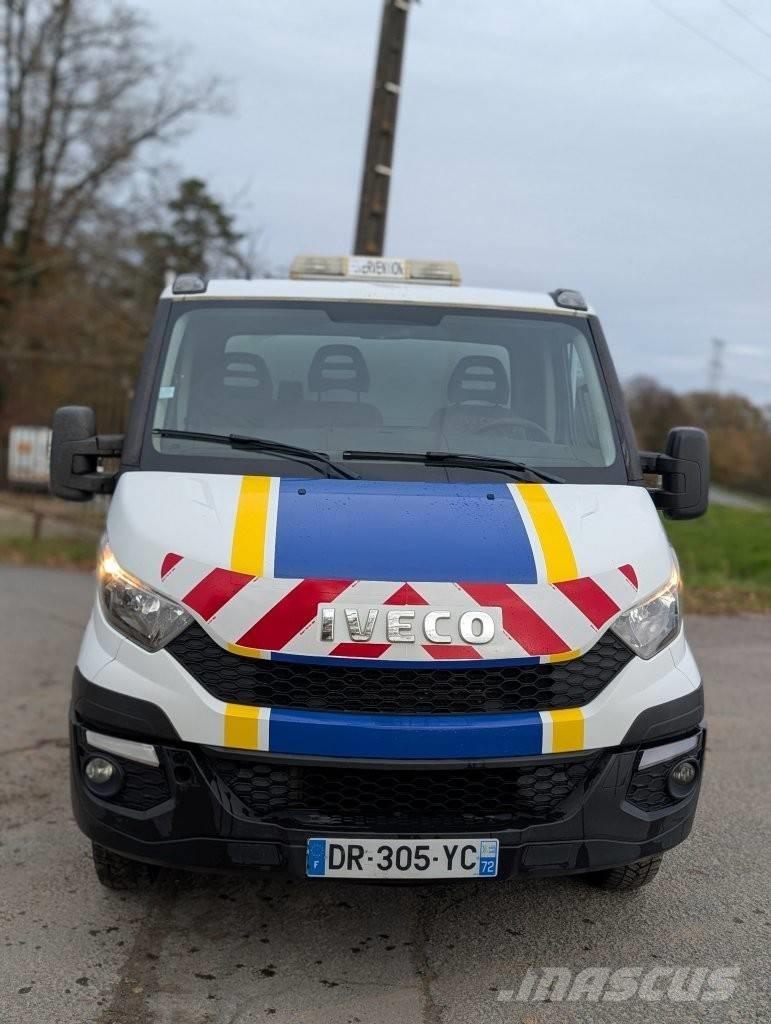 Iveco 35C 15 شاحنة مقفلة
