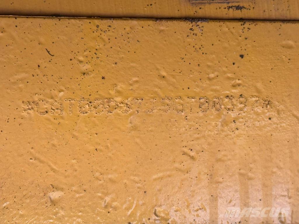 CAT D6T LGP بلدوزرات مجنزرة