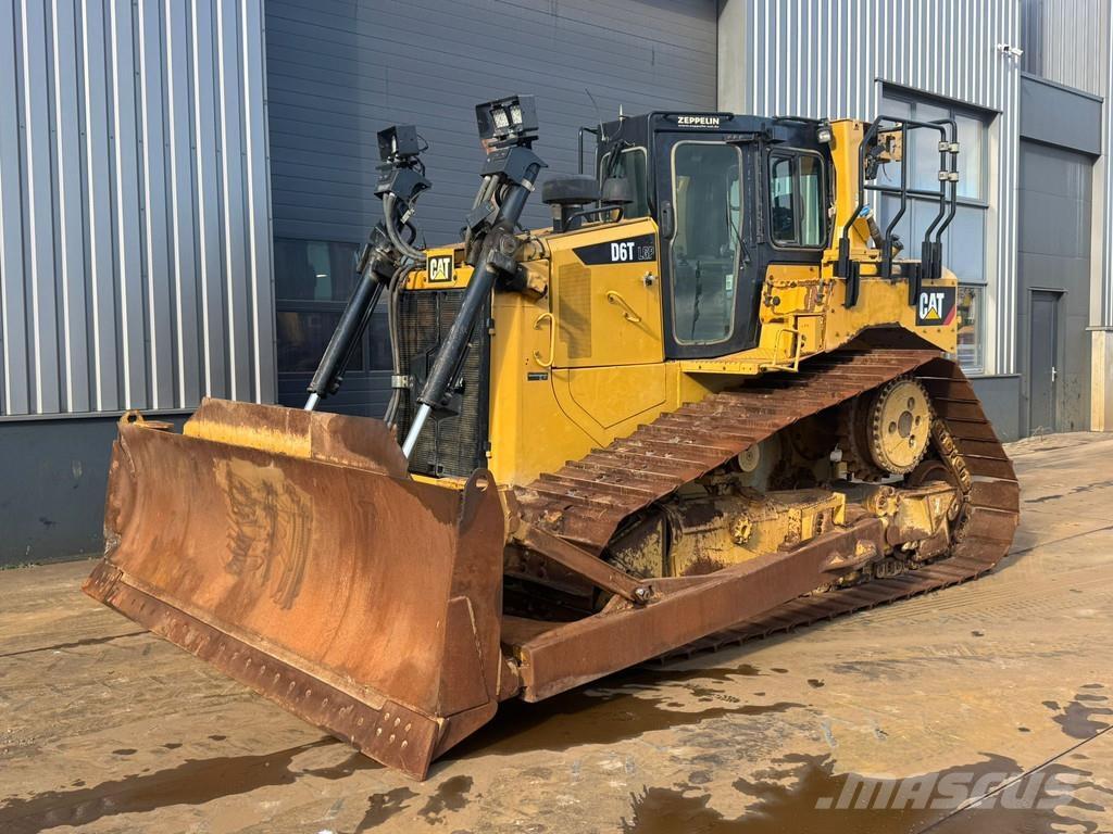 CAT D6T LGP بلدوزرات مجنزرة