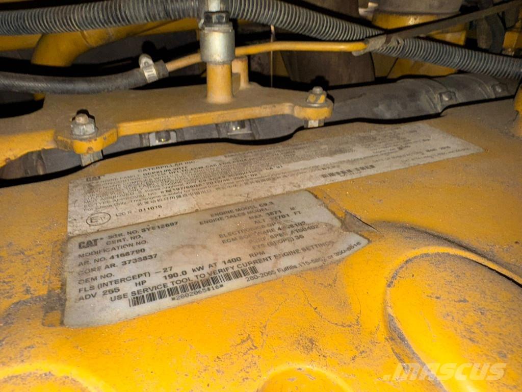 CAT D6T LGP بلدوزرات مجنزرة