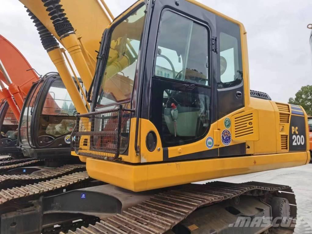 Komatsu PC 200-8 حفارات زحافة