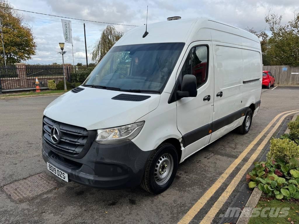 Mercedes-Benz 314 شاحنة مقفلة