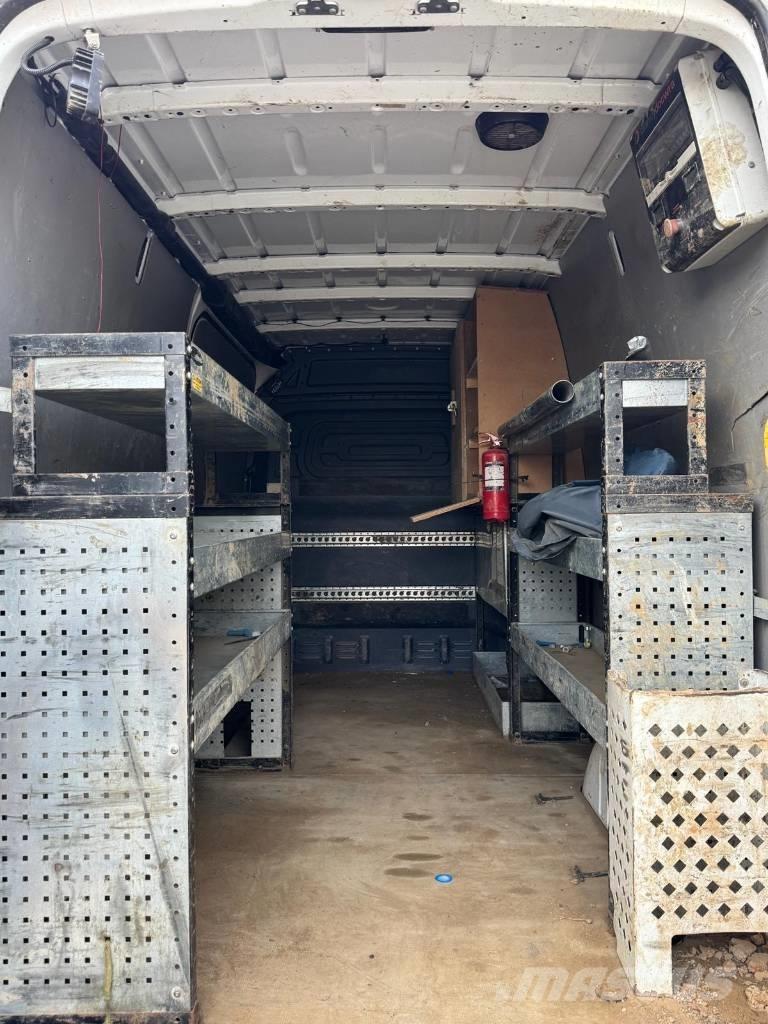 Mercedes-Benz 314 شاحنة مقفلة