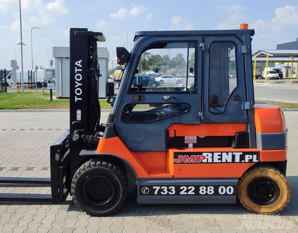 Toyota 7 FBMF 50 شاحنات ذات رافعات شوكية تعمل بالكهرباء