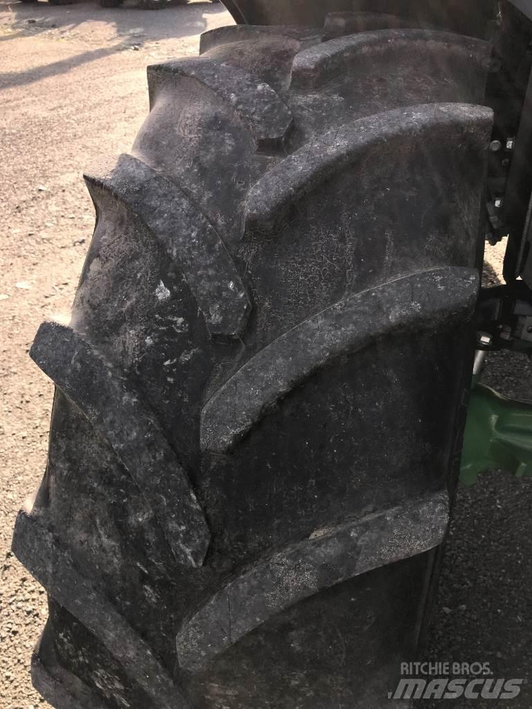 John Deere 6100 M الجرارات