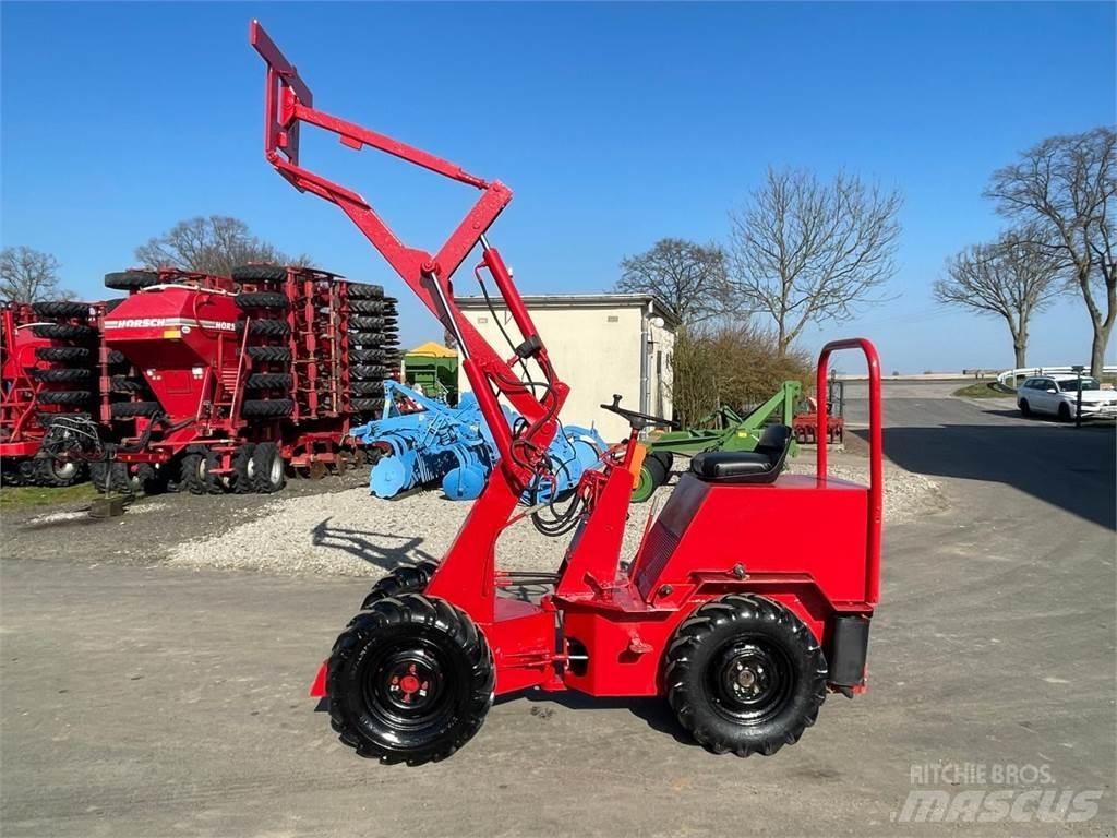 Weidemann 1302 لوادر صغيرة