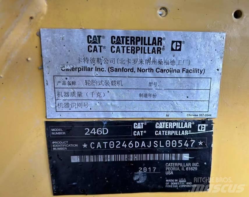 CAT 246 D لوادر انزلاقية التوجيه