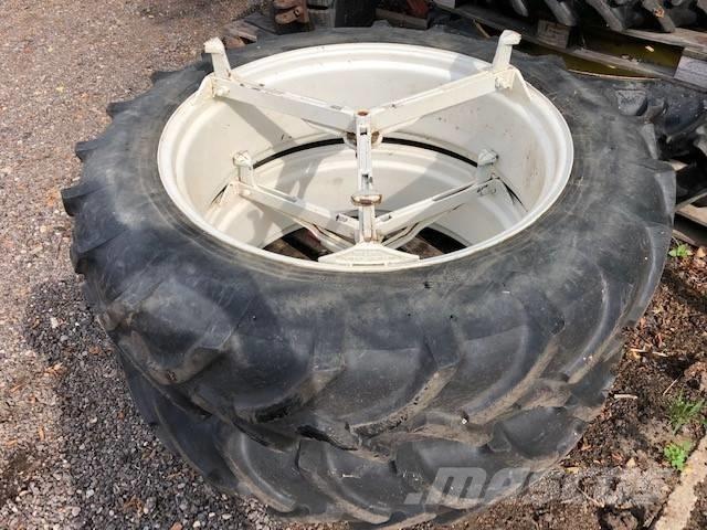Pirelli 13.6 R38 الإطارات والعجلات والحافات