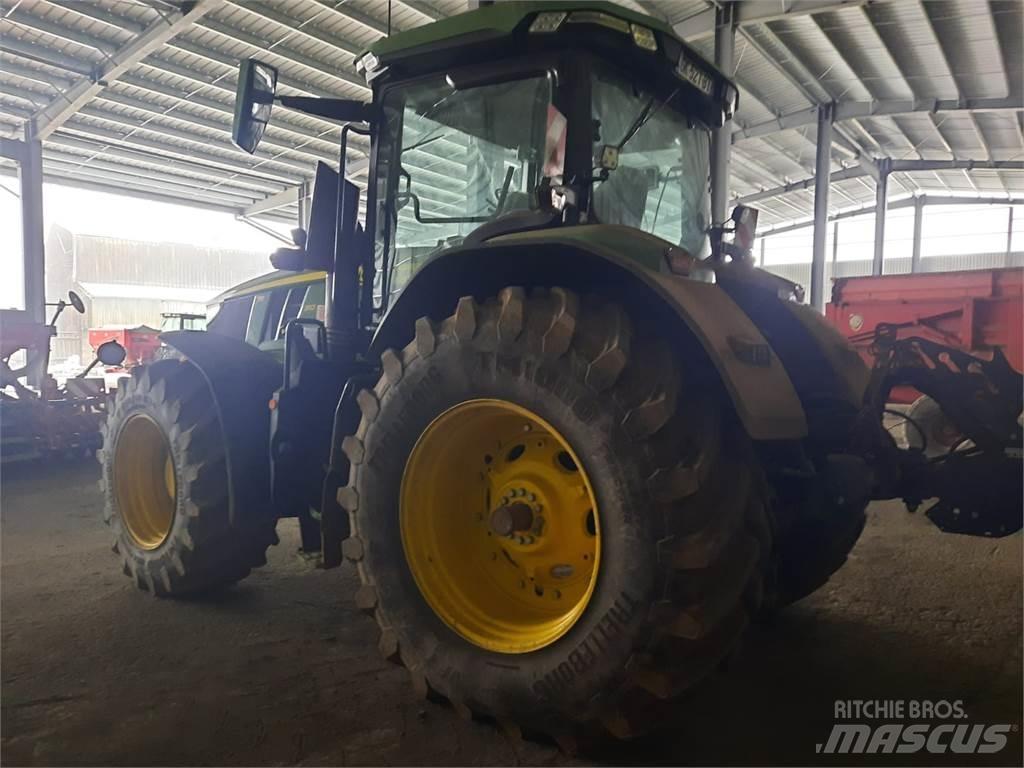 John Deere 7r310 الجرارات