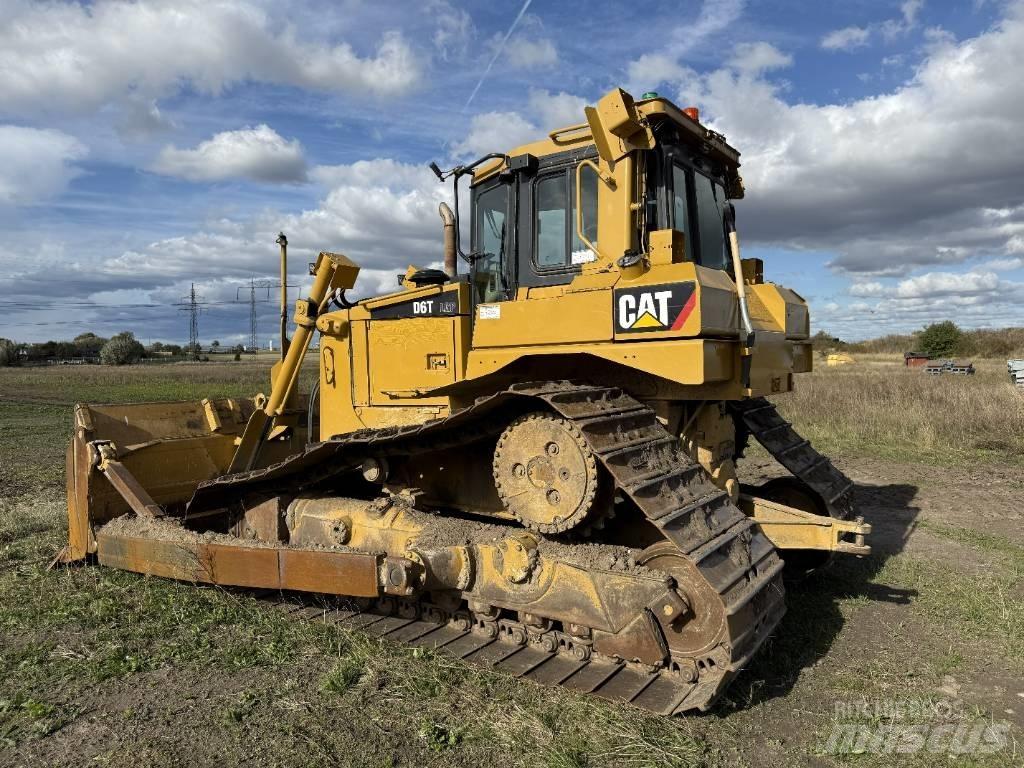 CAT D 6 T LGP بلدوزرات مجنزرة